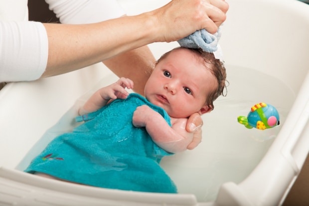 Bebeklerde sırt dikeni nedir? Nasıl temizlenir?