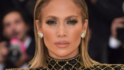 Jennifer Lopez'in yüzüğü alay konusu oldu!