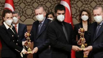 RTGD ödülleri sahiplerini buldu! Ebru Şahin ve Burak Özçivit ödüllerini...