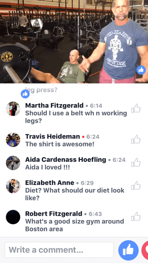 Ünlü Eğitmen Mike Ryan, Gold's Gym Facebook Live yayınında bacak pres makinesinin nasıl kullanılacağını gösteriyor.