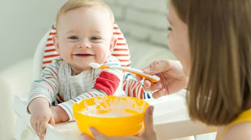 Bebek muhallebisine kaçıncı ayda başlanır? Sade irmikli bebek muhallebisi tarifi