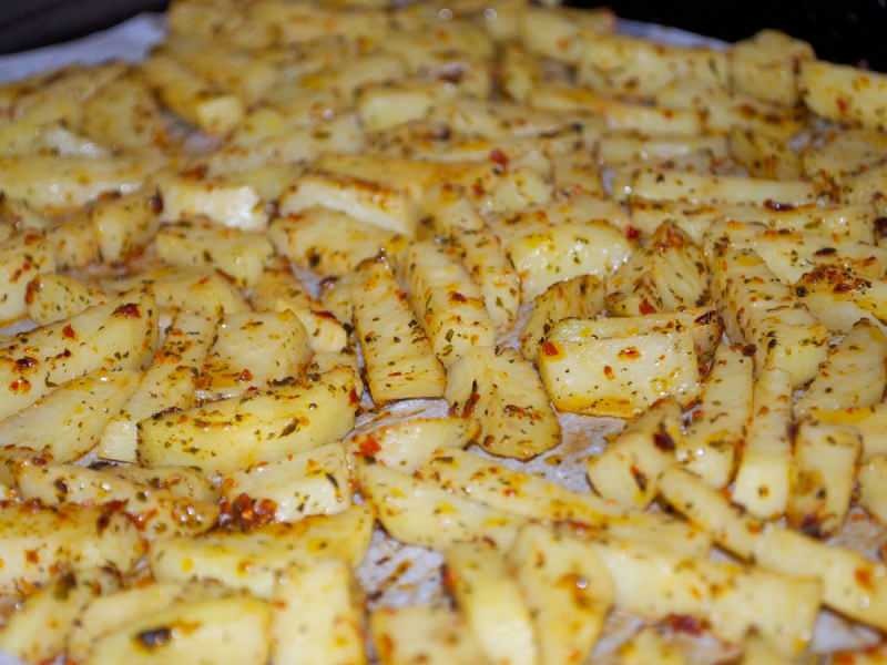 Fırında baharatlı patates nasıl yapılır? En kolay fırında baharatlı patates tarifi