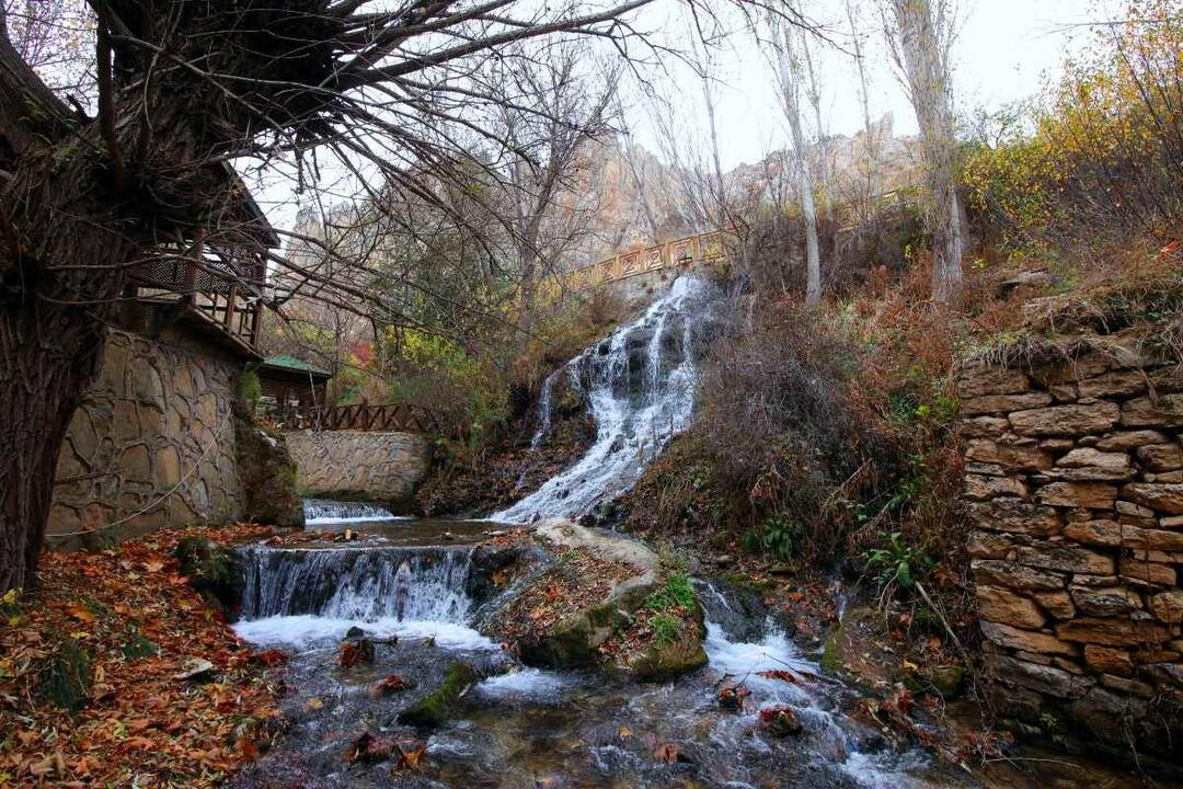 Günpınar Şelalesi renk cümbüşü sunuyor