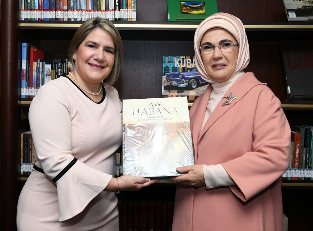 Emine Erdoğan ve Lis Cuesta Peraza
