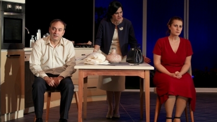 Sultangazi Hoca Ahmet Yesevi Sahnesi'nde "Geç Kalanlar" oyunu açıldı