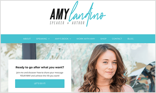 Amy Landino'nun web sitesi, yeni kişisel markasını yansıtıyor. Web sitesinde turkuaz vurgu renkleri vardır. Başlık, Amy Landino Konuşmacı ve Yazar diyor. Gezinti çubuğunun altında, İstediklerinizin Ardından Gitmeye Hazır mısınız? Yazan bir kutu ile Amy'nin bir fotoğrafı belirir. Mavi düğme Let's Do It diyor.