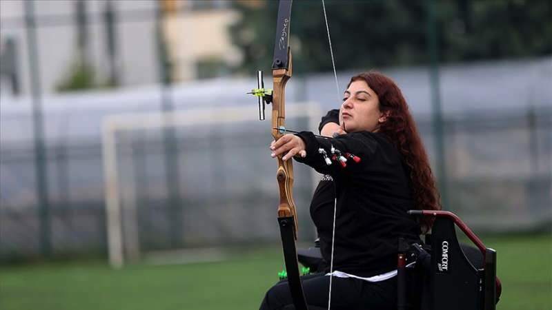Paralimpik sporcu Miray Aksakallı mücadelesiyle herkese örnek oluyor