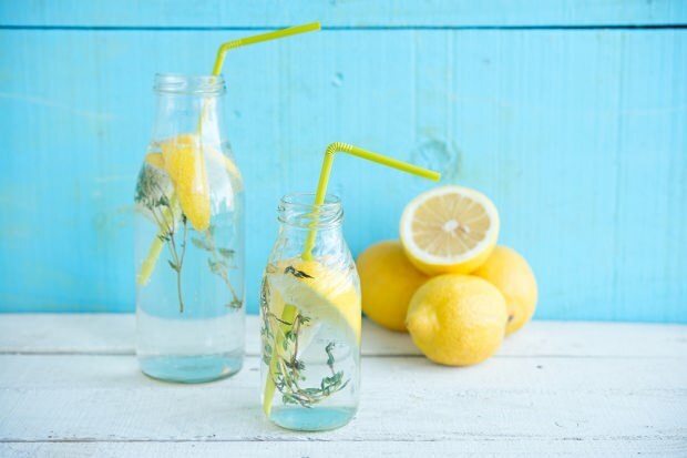  limon suyu içmek