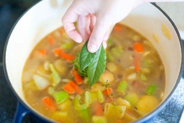 Kış sebzeli çorbaya nane ekleyebilirsiniz
