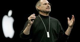 Apple'ın kurucusu Steve Jobs'un terlikleri açık artırmaya çıktı! Rekor fiyata satıldı