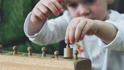 Montessori Eğitimi nedir? Çocukların duyularını geliştiren 29 eğitici materyal