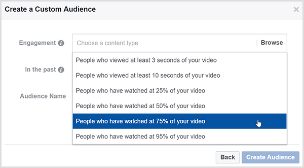 Facebook Özel Bir Kitle Oluştur iletişim kutusu, reklamları videonuzun belirli bir yüzdesini izleyen kişilere hedefleme seçeneklerine sahiptir.