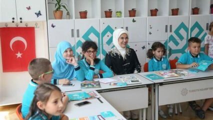 Emine Erdoğan Maarif Okulları'nı ziyaret etti