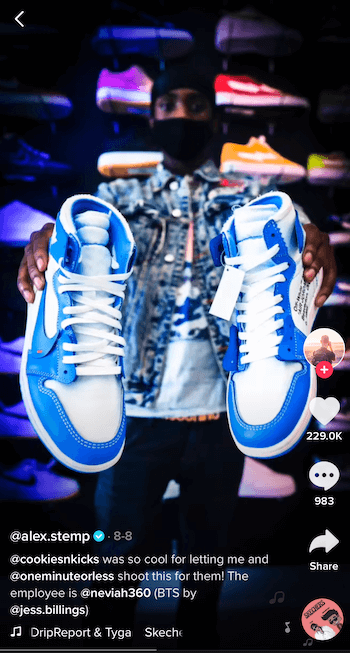 @ alex.stemp tarafından hazırlanan tiktop gönderisi tenis ayakkabısı ürününü mavi ve beyaz olarak gösteriyor
