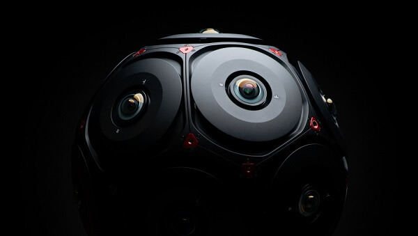 Oculus, RED ile ortaklaşa oluşturulan profesyonel düzeyde, sete hazır 3D / 360 ° kamera olan Facebook 360 ile RED'in Manifold kamerasını piyasaya sürdü.
