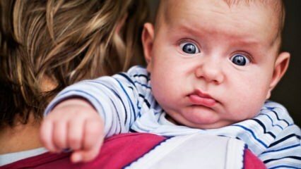 Anne sütü alan bebeklerde kabızlık neden olur? Kabız bebeklerde fitil kullanımı ve çözümleri