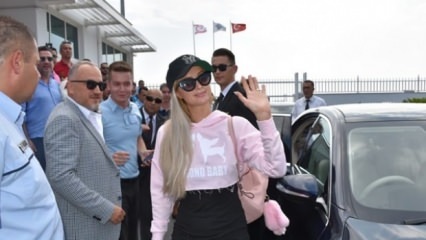 Dünya yıldızı Paris Hilton KKTC'de!