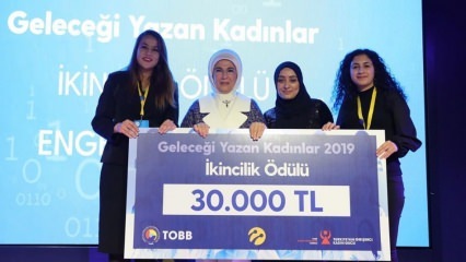 Geleceği Yazan Kadınlar'ın ödülleri Emine Erdoğan'dan