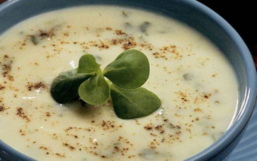 Soğuk yoğurtlu semizotu çorbası nasıl yapılır?