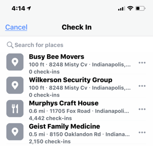 Facebook'ta yakındaki işletmeler için check-in konumlarına örnek.