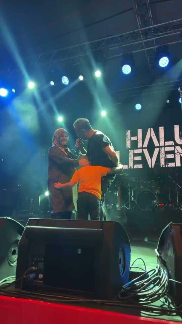 Haluk Levent konserinde annesini kaybeden Muhammet Ali için harekete geçti