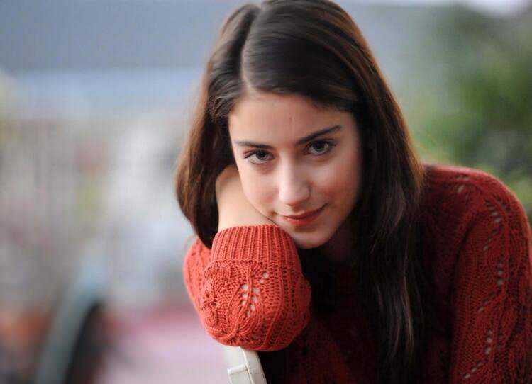 Hazal Kaya: Kiloluyum diye dergiye kapak yapmadılar!