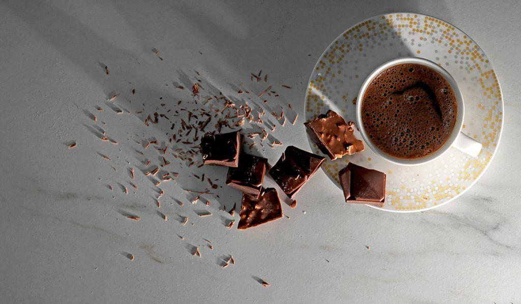 Çikolata ve Türk kahvesi ikilisi