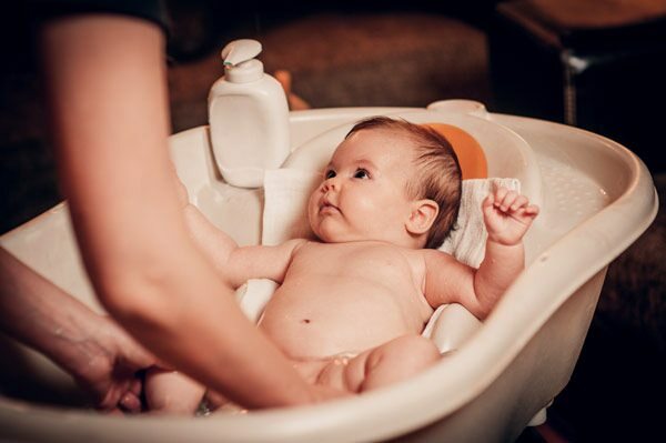 tek başına bebek nasıl yıkanır?
