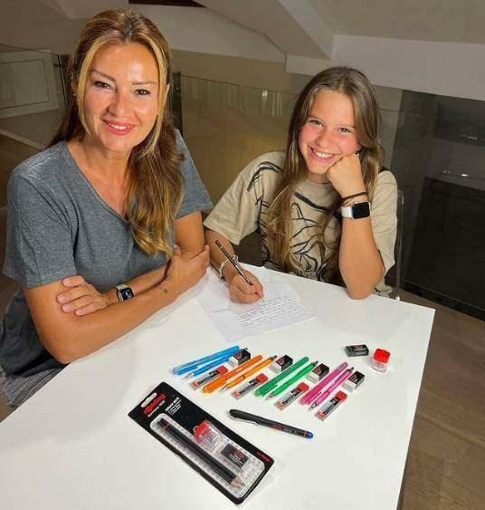 Pınar Altuğ ve kızı Su