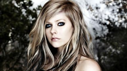 Avril Lavigne'den çarpıcı açıklama: Mutlu olmak istiyorum!