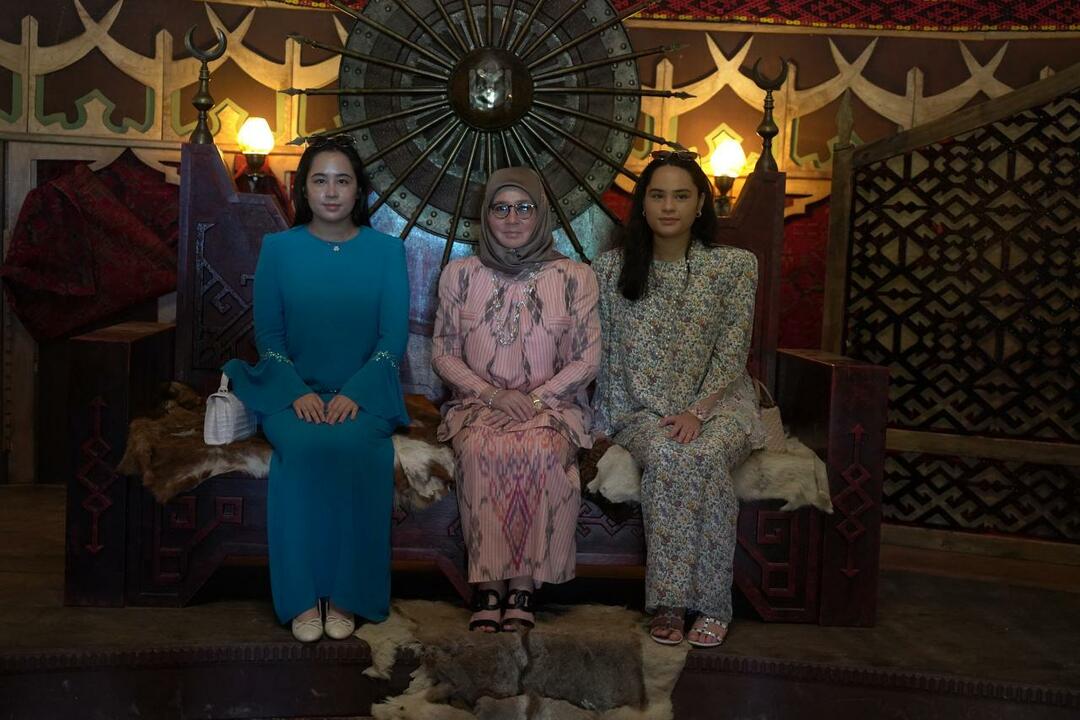 Malezya Kraliçesi, Kuruluş Osman dizisinin setini ziyaret etti - Haber 7 KÜLTÜR