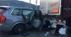 Aracı TIR'la çarpıştı: Tan Taşçı, trafik kazası geçirdi