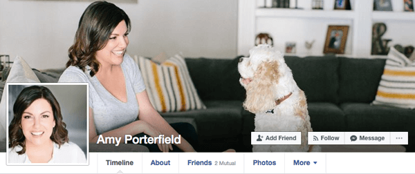 Amy Porterfield, kişisel Facebook profili için iş bağlamlarında hala işe yarayacak sıradan resimler kullanıyor.