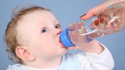 Bebeklere su verilmeli mi?