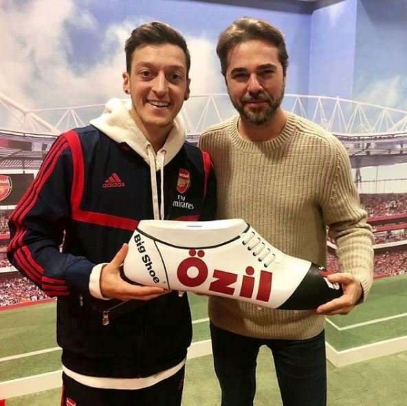 mesut özil ve engin altan düzyatan 