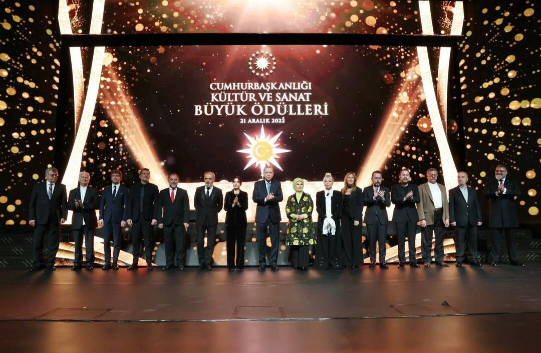Emine Erdoğan Cumhurbaşkanlığı Kültür ve Sanat ödülünü alan sanatçıları tebrik etti