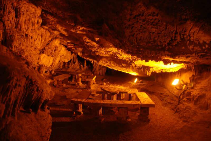 Fakıllı mağarası