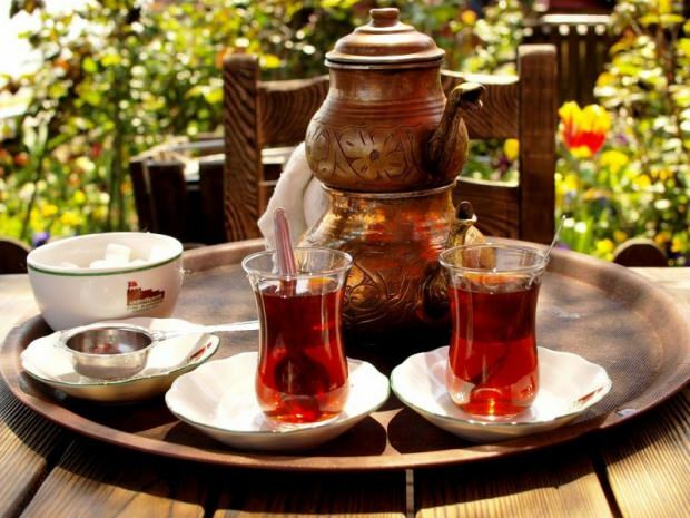 Çay içmek kilo aldırır mı? Yemekten sonra çayı şekerli içerseniz...