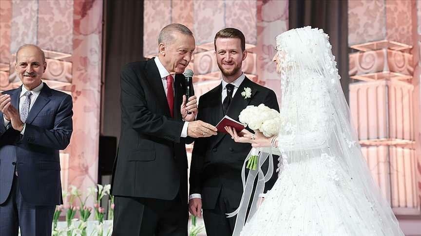 Başkan Erdoğan yeğeni Usame Erdoğanın nikah şahitliğini yaptı