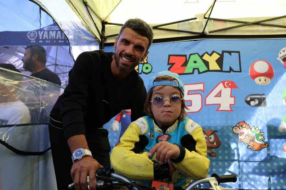 Kenan Sofuoğlu'nun 4 yaşındaki oğlu Zayn'den şampiyonluk sevinci!