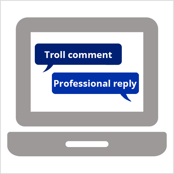 Trol yorumlarına tek bir profesyonel yanıtla yanıt verin. Resimde, Troll yorumu yazan koyu mavi konuşma balonu ve Profesyonel Yanıt yazan koyu mavi konuşma balonuyla ekrana açık gri dizüstü bilgisayar gösterilmektedir.