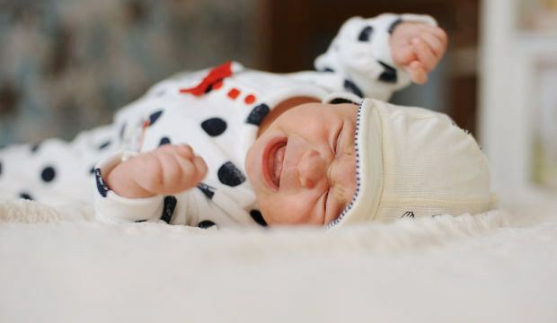 Bebeklerde kolik nedir? Sebepleri ve çözümleri neler?