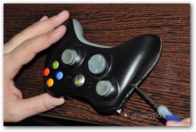 Xbox 360 denetleyici analog parmak çubuklarını değiştirin denetleyici kasasını ayırın