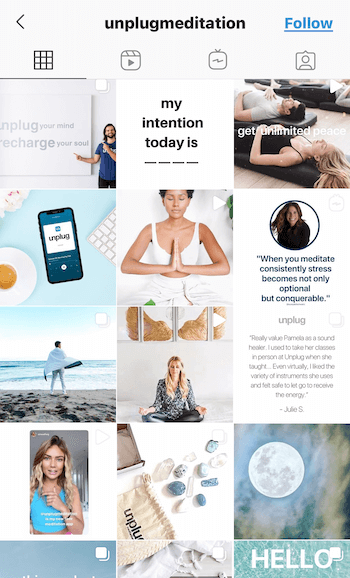 Rahatlama ve huzuru teşvik etmek için açık mavi, bronz ve beyaz renkte çeşitli ilaç pozlarındaki alıntıları, ürünleri ve insanları gösteren @unplugmeditation instagram beslemesinin örnek ekran görüntüsü