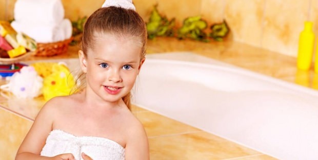 Büyük çocuğa banyo nasıl  yaptırılmalı?