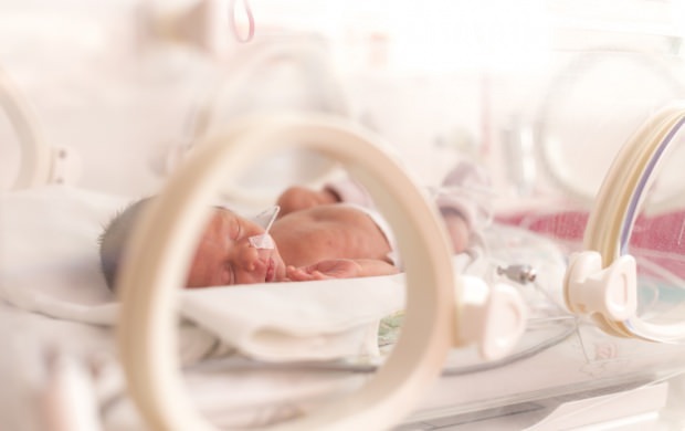 Yeni doğan bebekler neden kuvöze alınır?