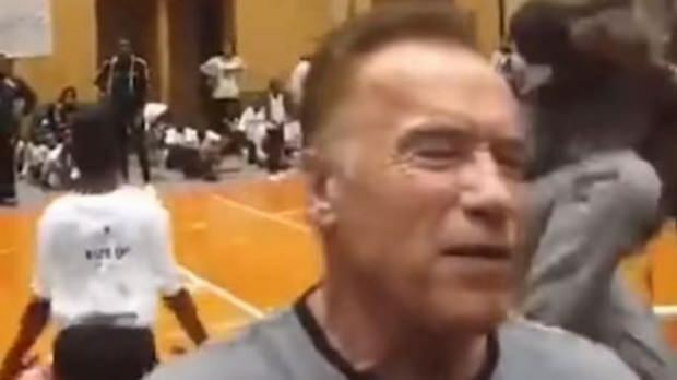 Arnold Schwarzenegger tekme