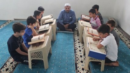 Görme engelli imam Necmettin çocuklara Kur'an-ı Kerim öğretiyor!