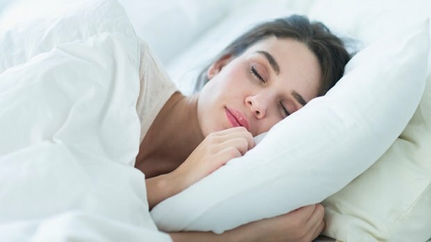 Gece uykuda terlemenin nedenleri nelerdir? Terlemeye ne iyi gelir?