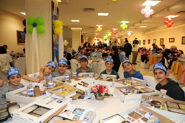 300 çocuk ilk orucunu Esenler Belediyesi'nin iftar programında açtı!